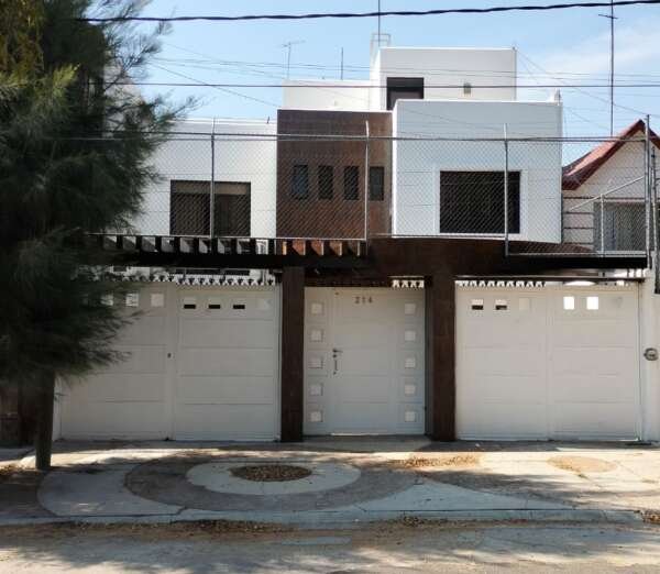 CASA EN VENTA: ARBOLEDAS 2DA SECC.